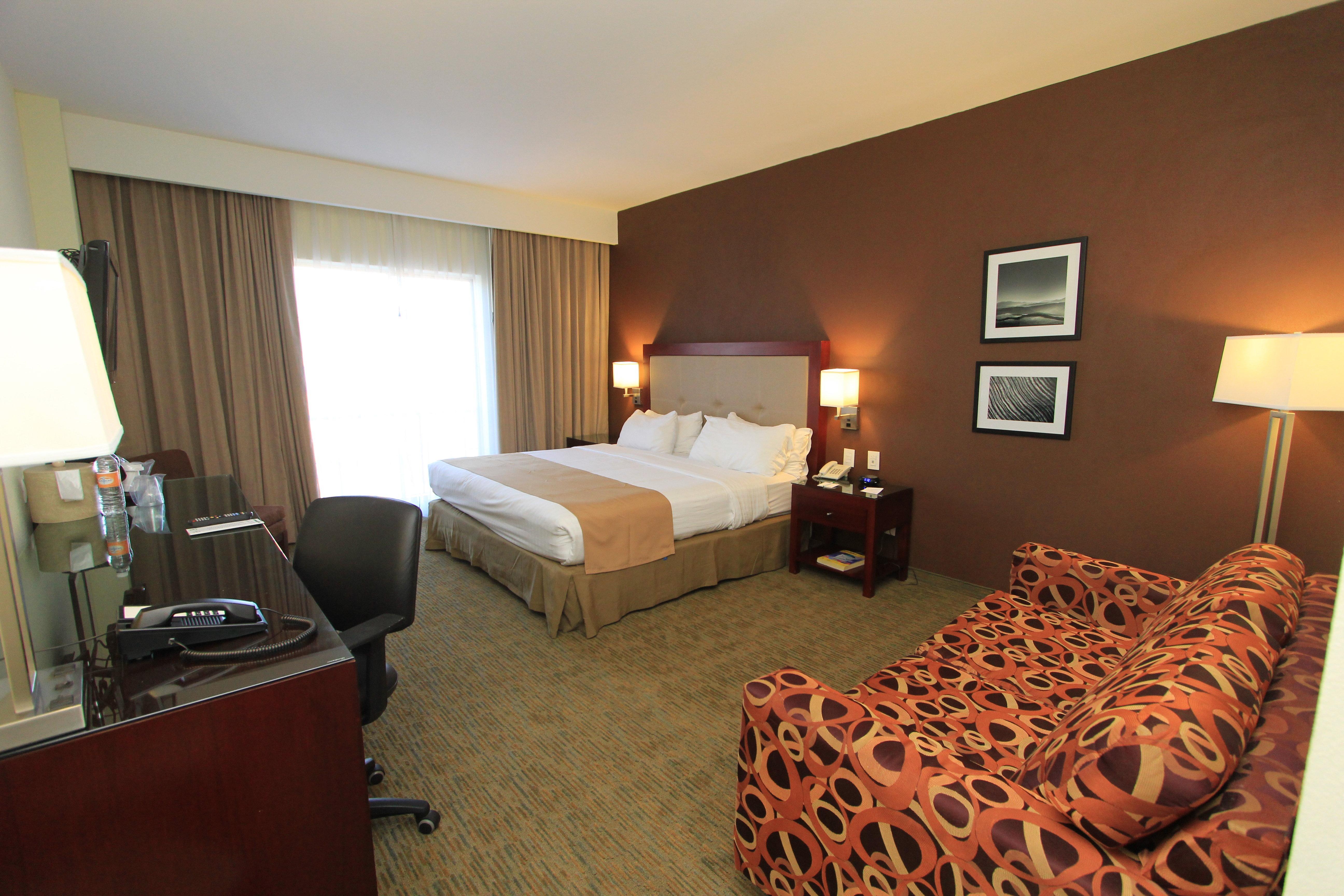 Holiday Inn Leon By Ihg Экстерьер фото