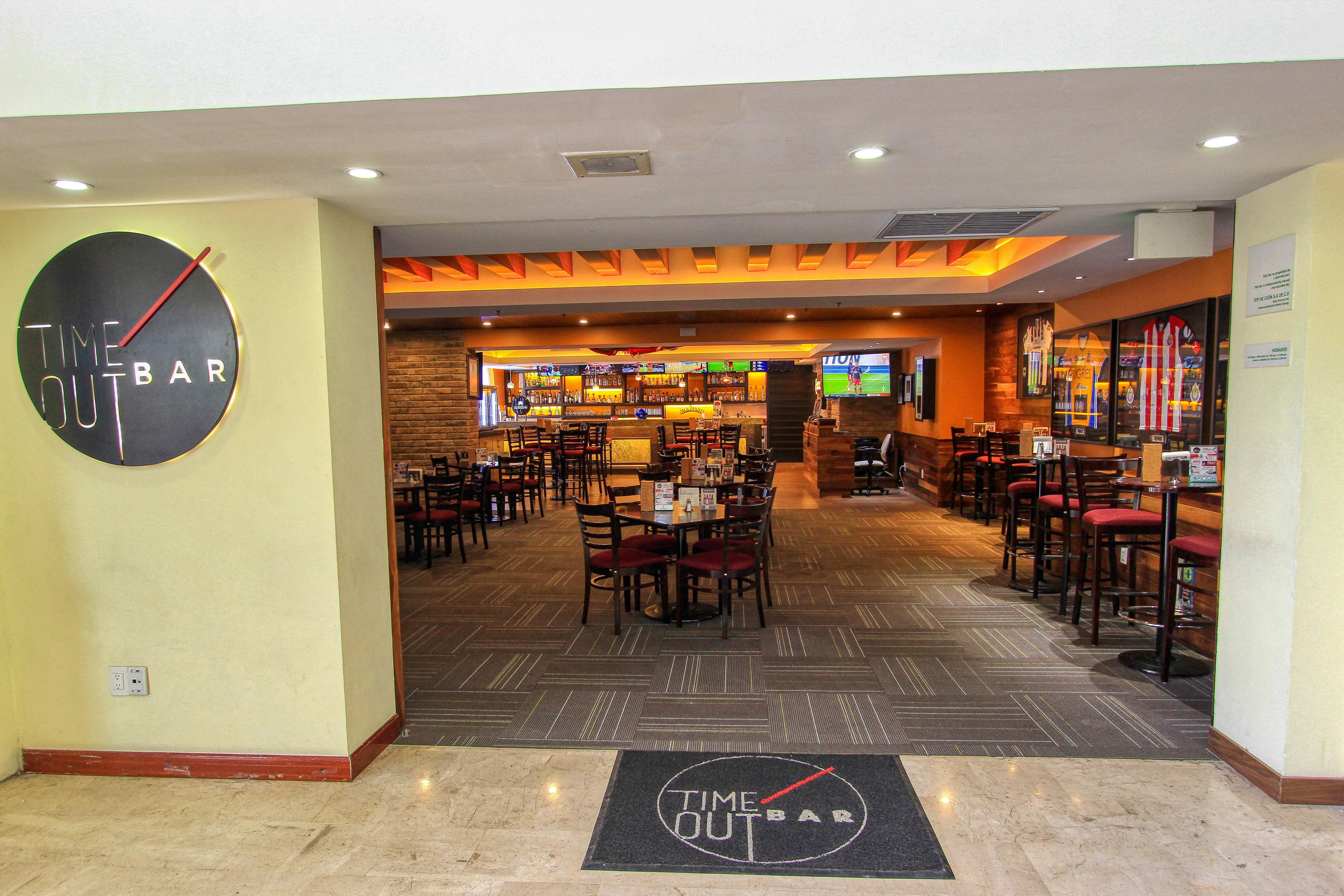 Holiday Inn Leon By Ihg Экстерьер фото