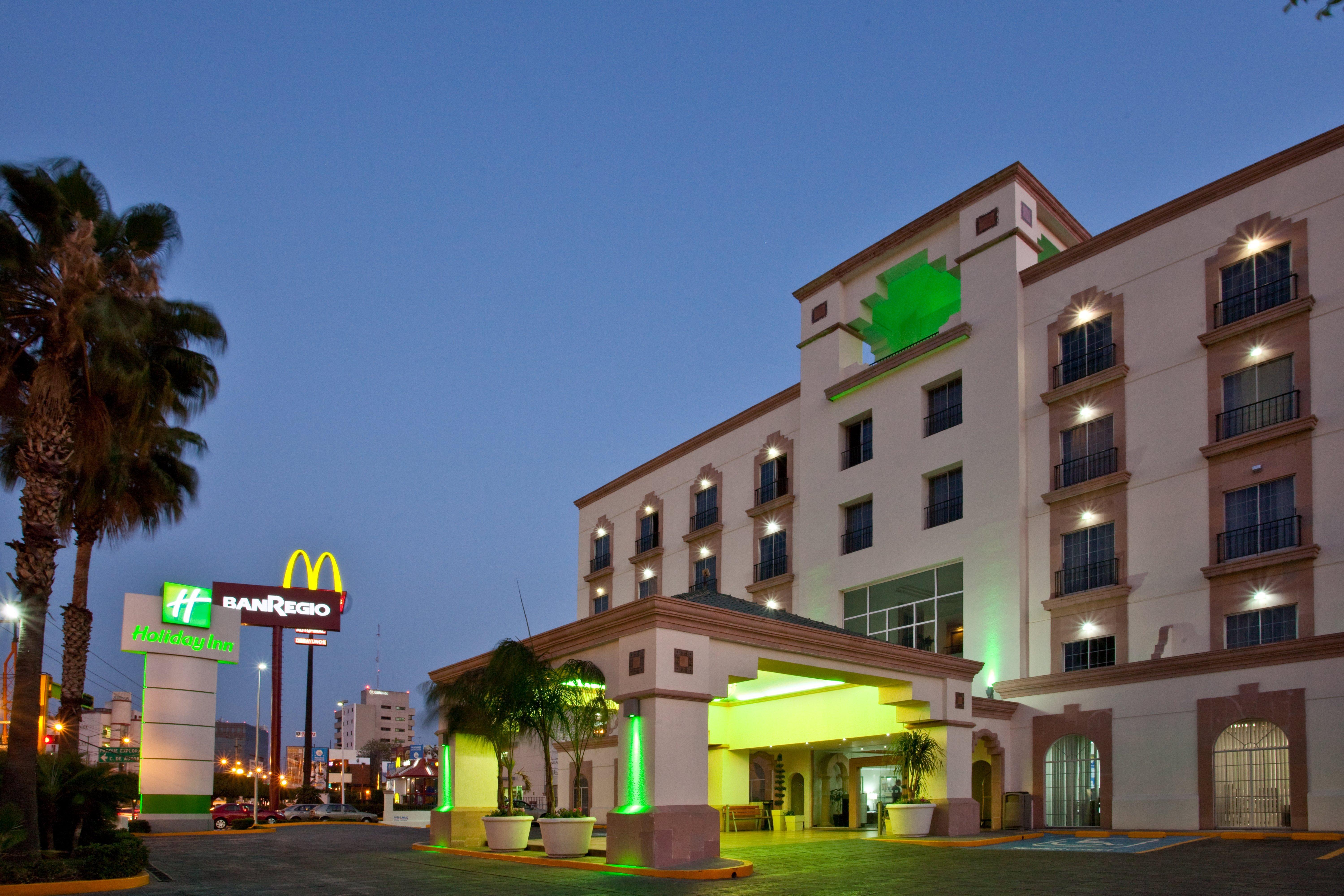 Holiday Inn Leon By Ihg Экстерьер фото