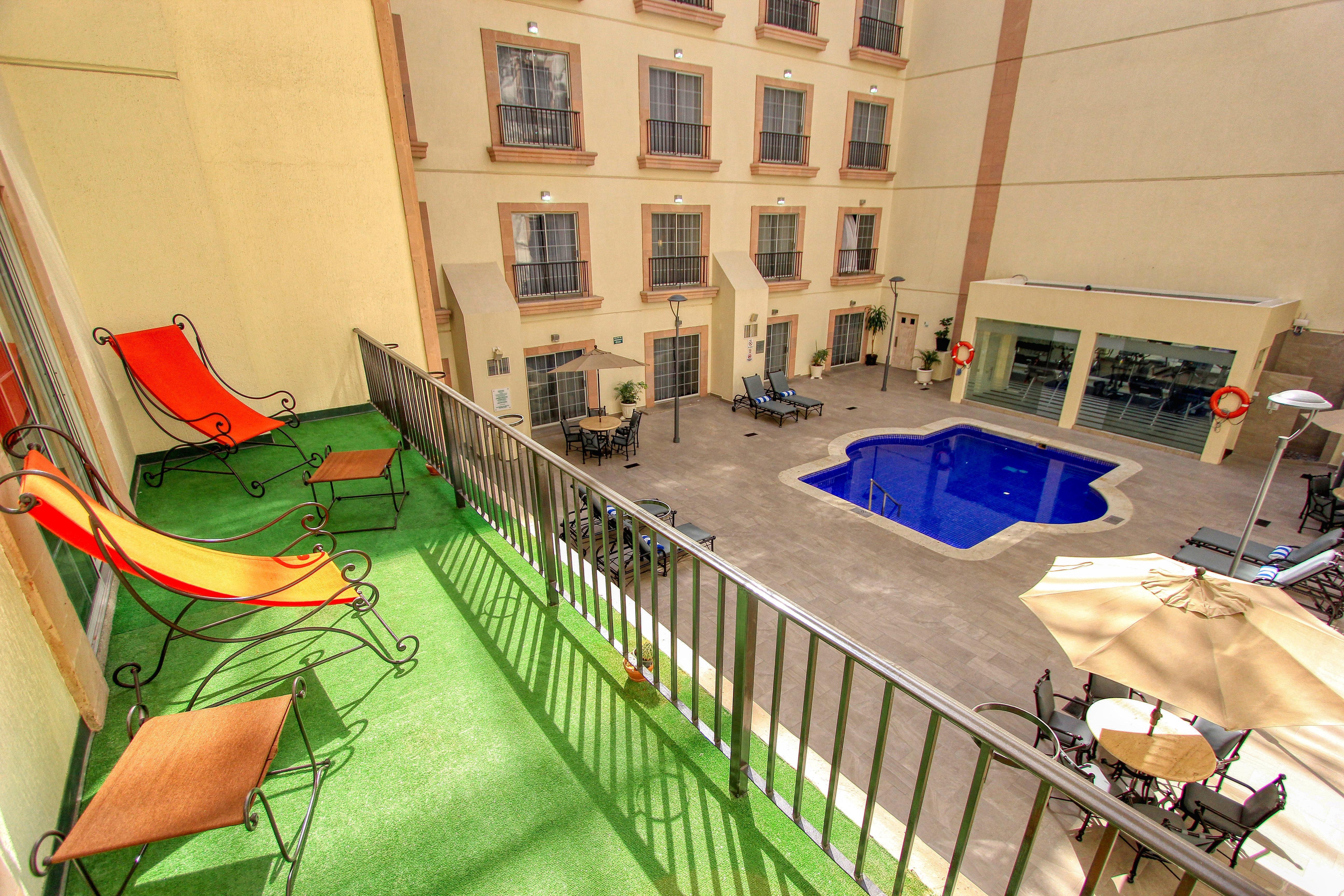 Holiday Inn Leon By Ihg Экстерьер фото