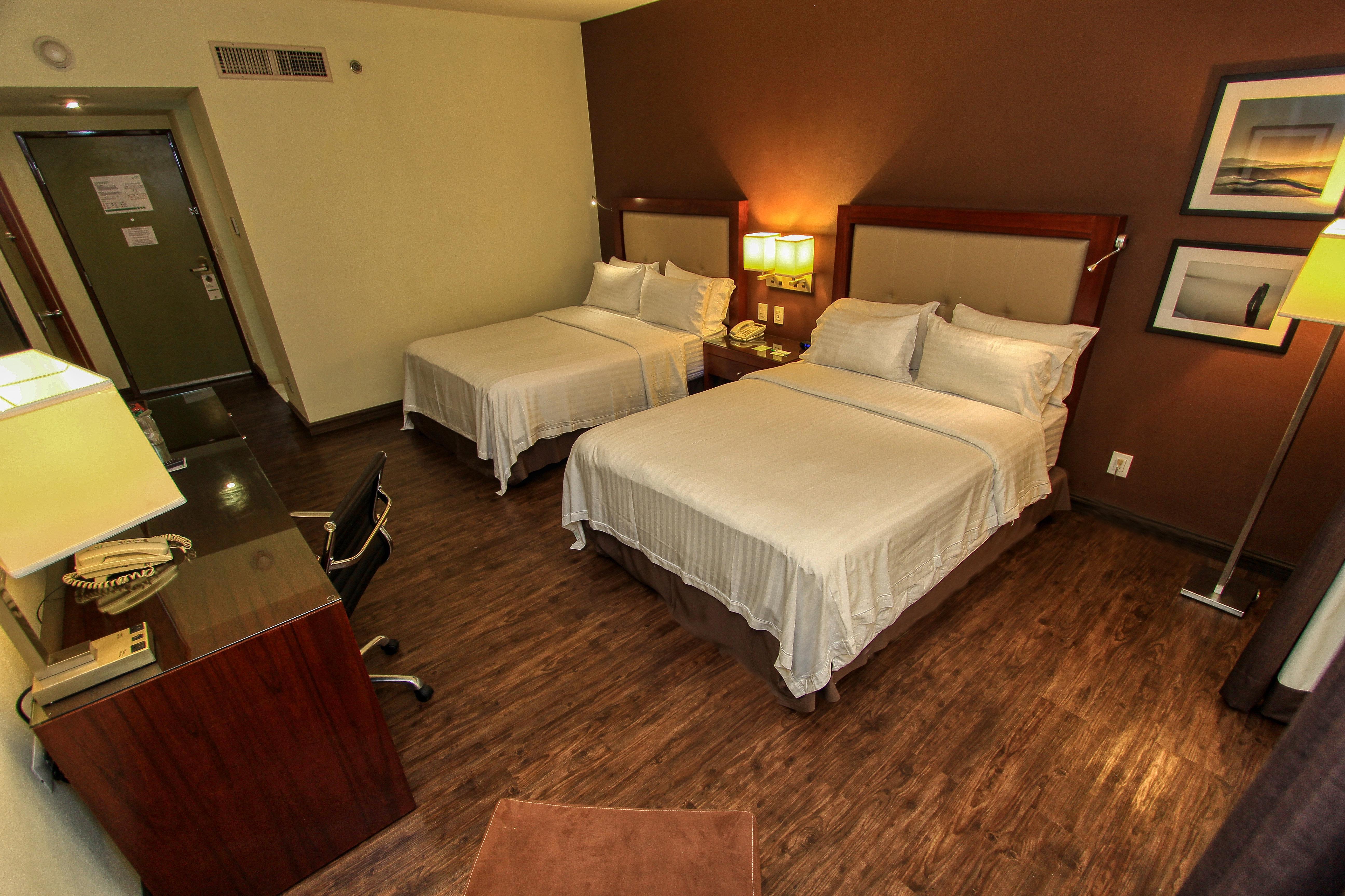 Holiday Inn Leon By Ihg Экстерьер фото