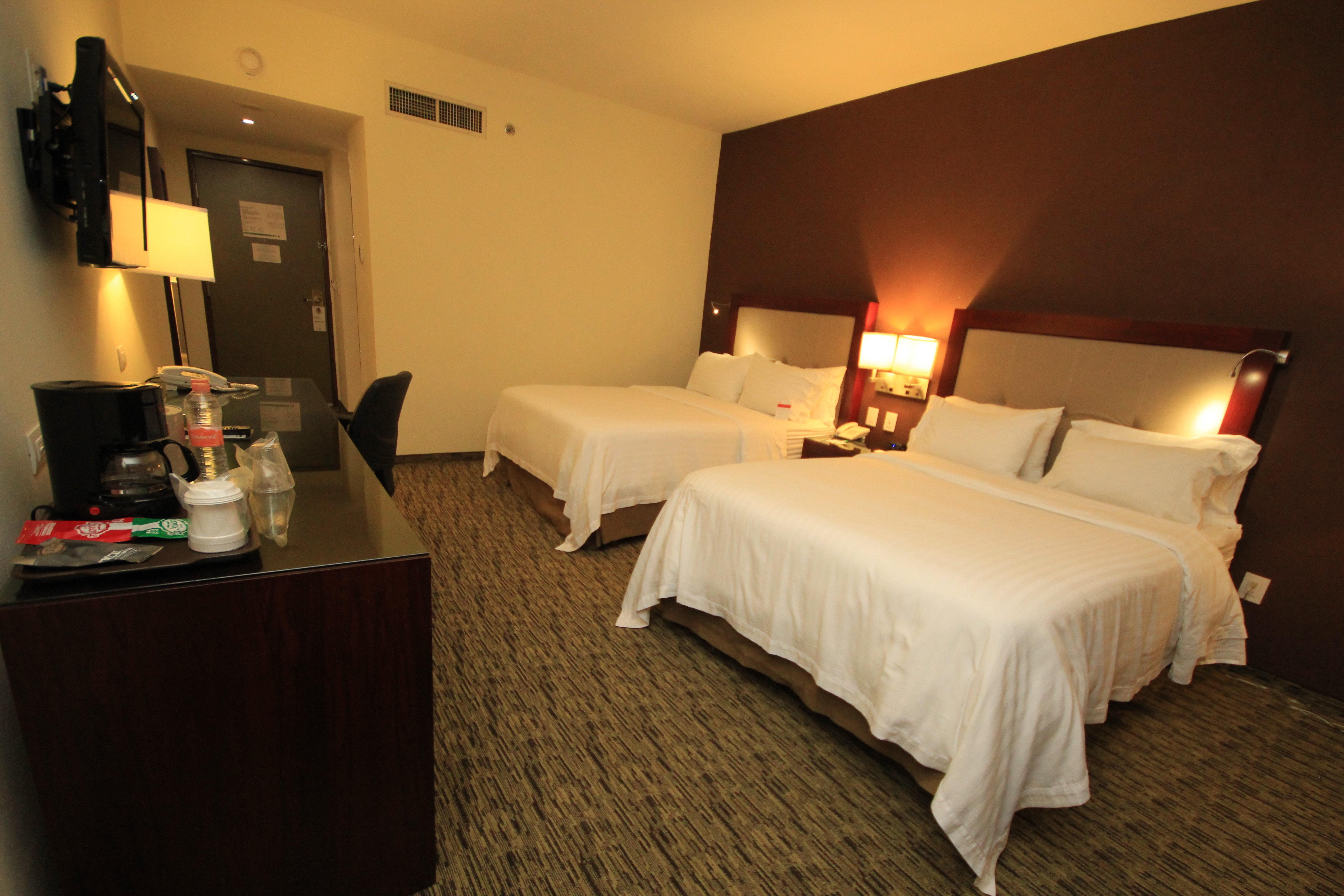 Holiday Inn Leon By Ihg Экстерьер фото