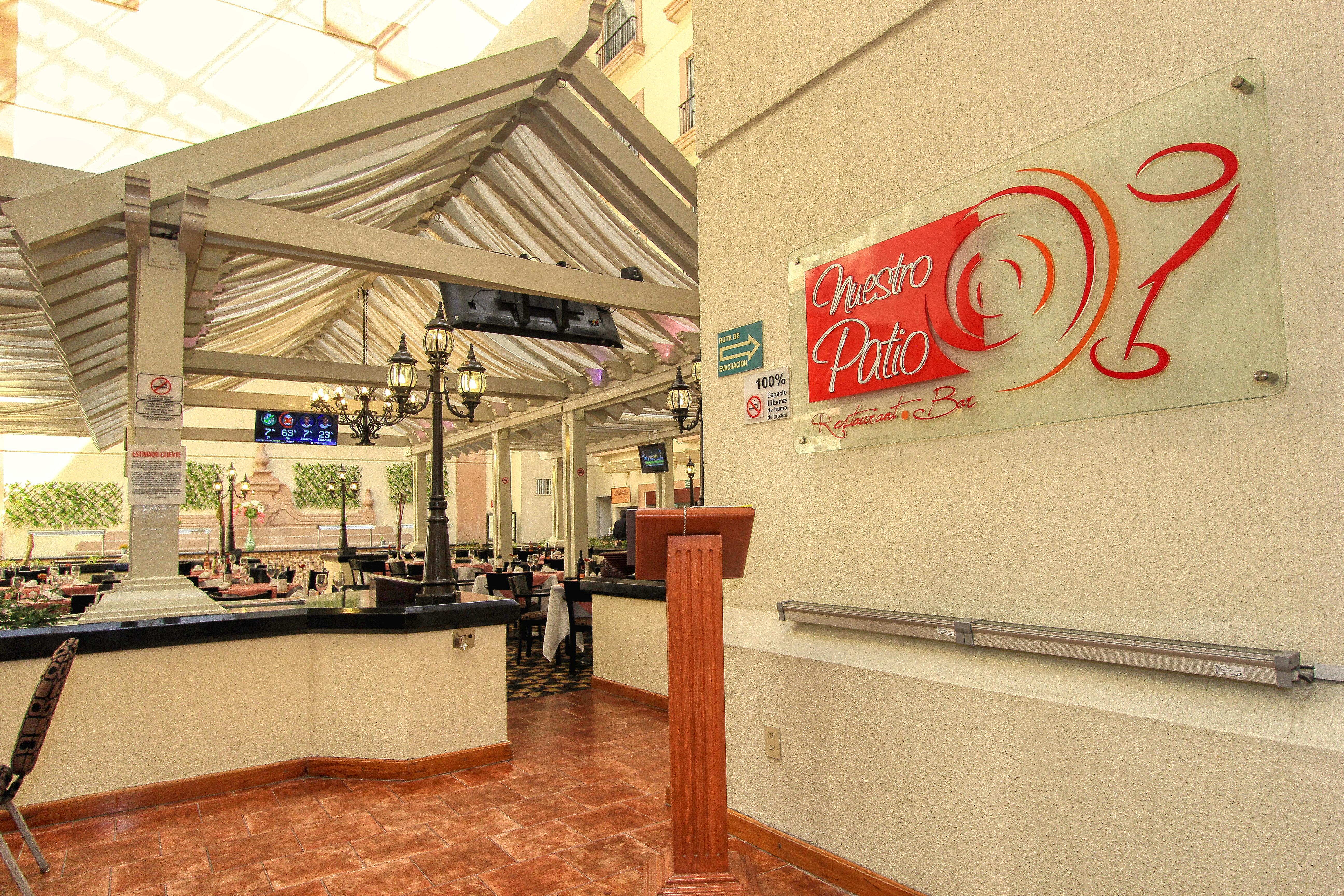 Holiday Inn Leon By Ihg Экстерьер фото