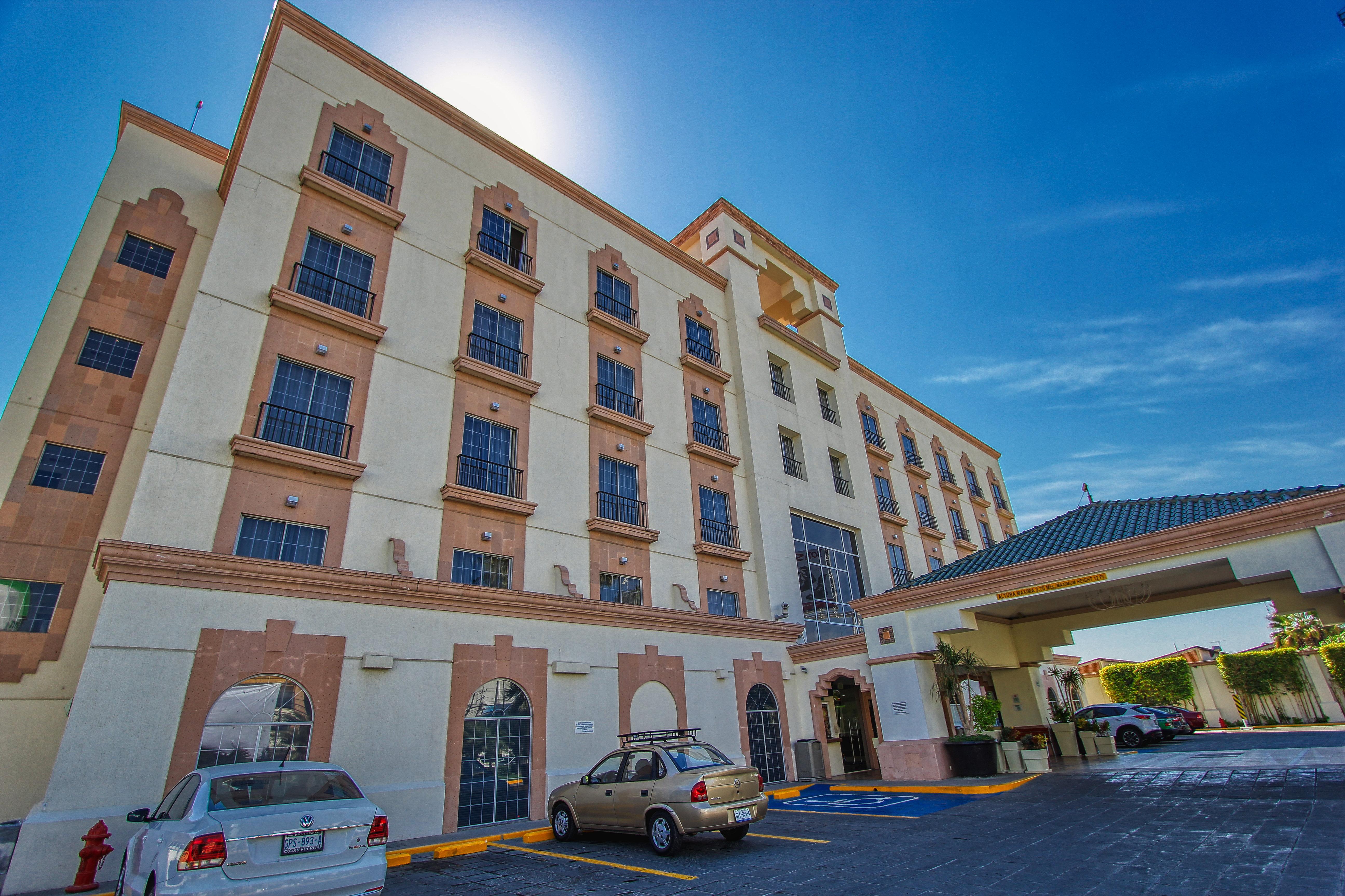 Holiday Inn Leon By Ihg Экстерьер фото