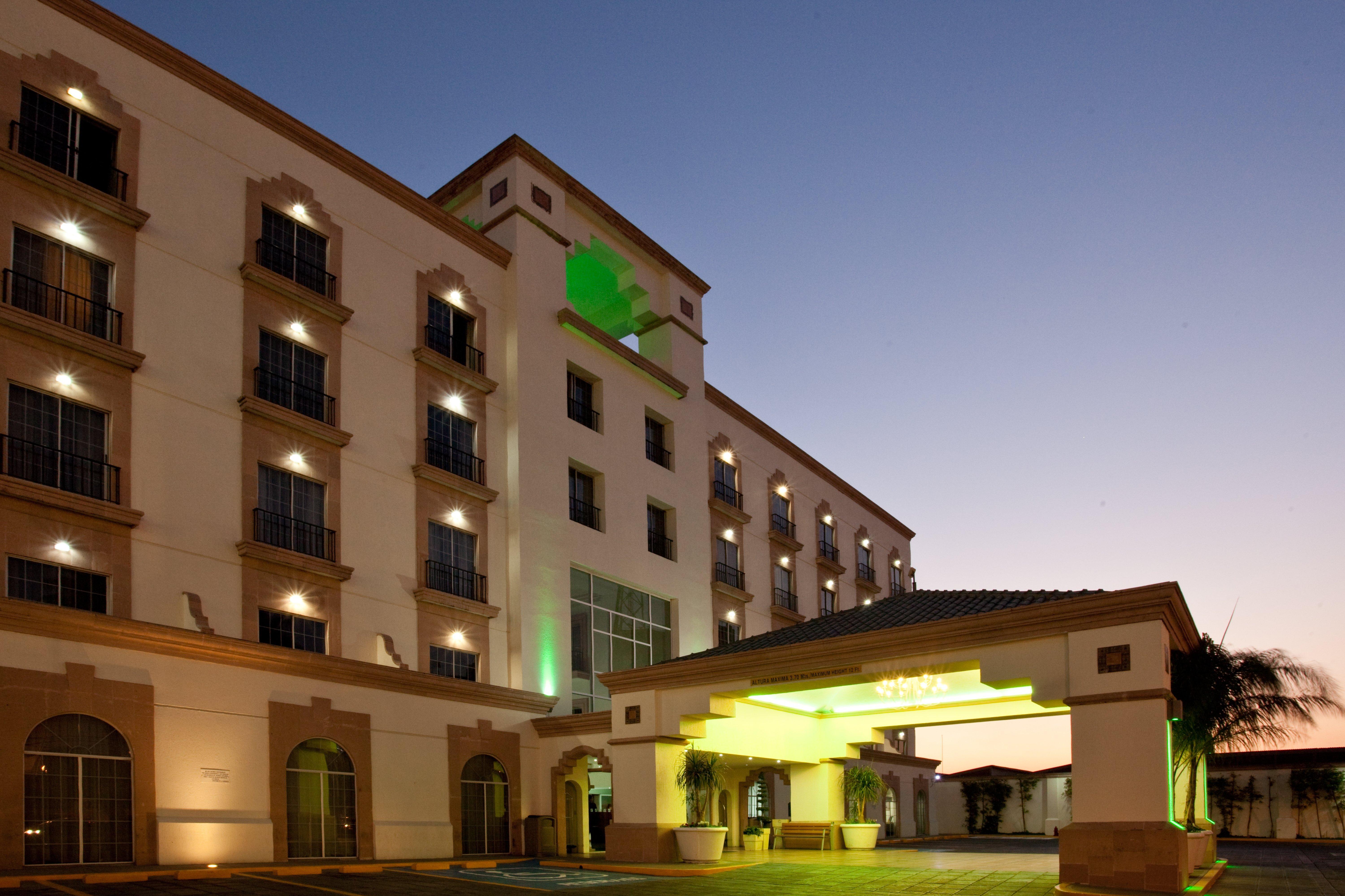 Holiday Inn Leon By Ihg Экстерьер фото