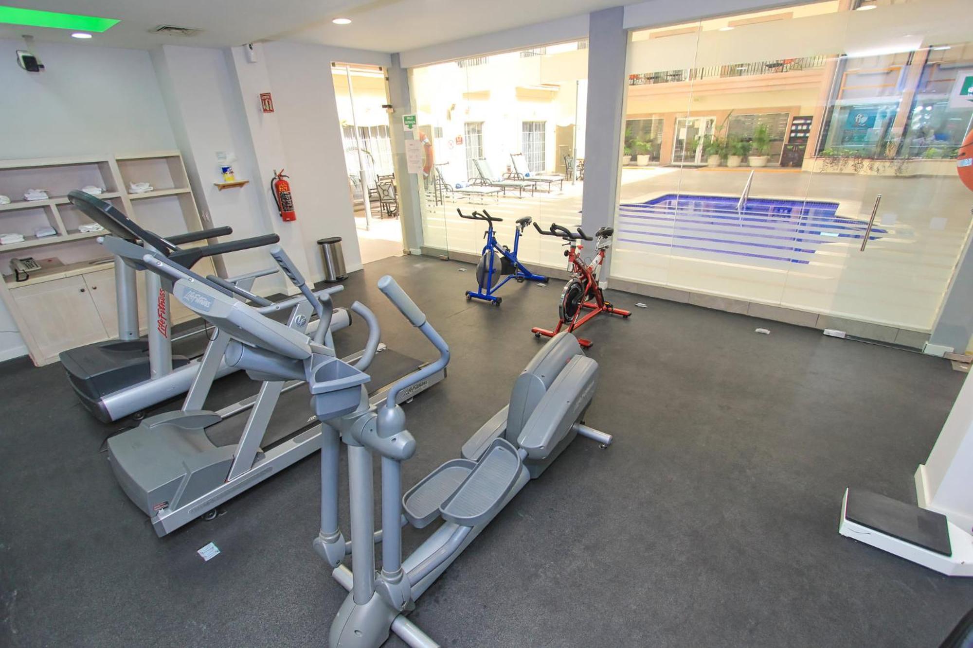 Holiday Inn Leon By Ihg Экстерьер фото