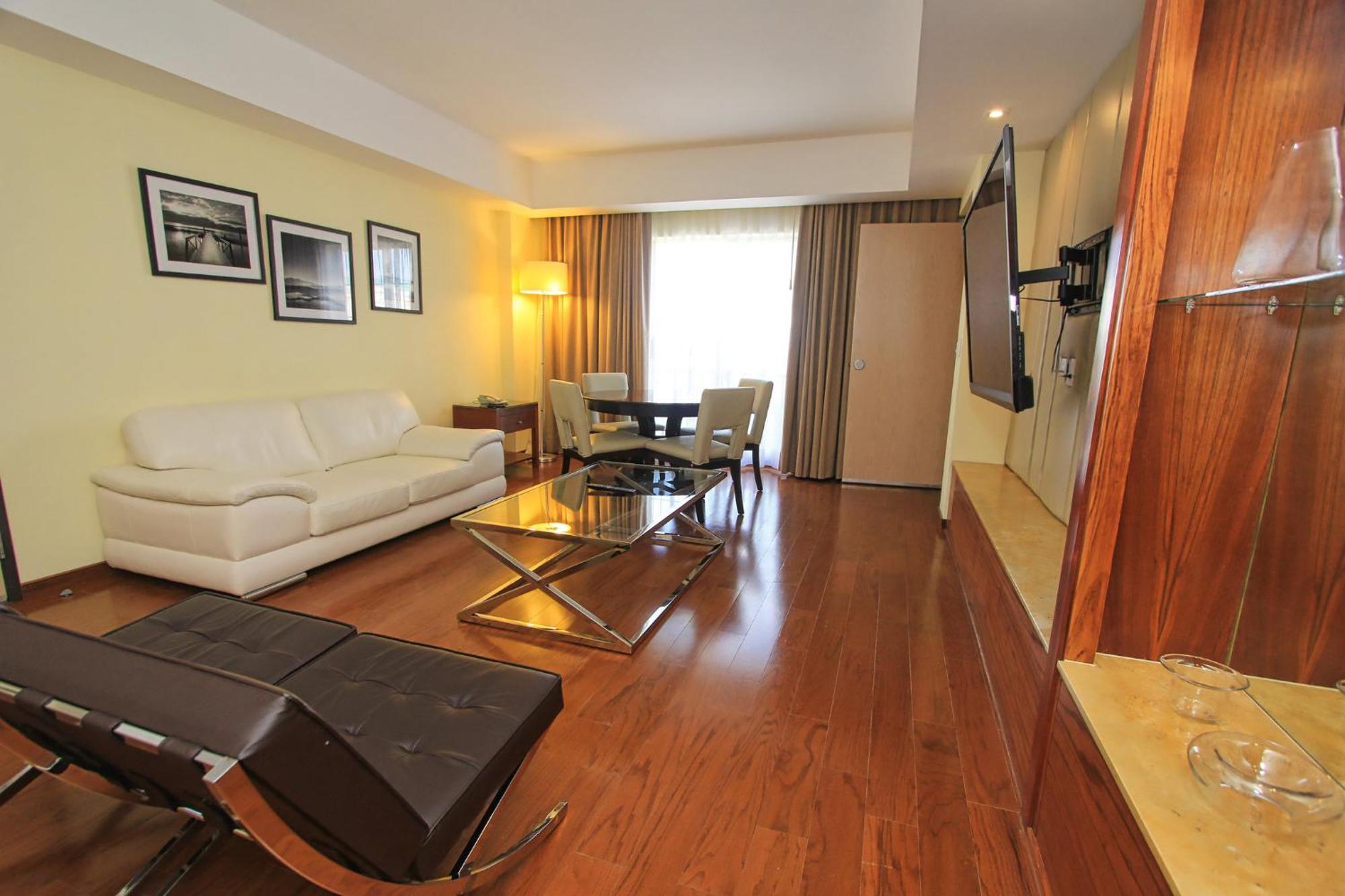 Holiday Inn Leon By Ihg Экстерьер фото